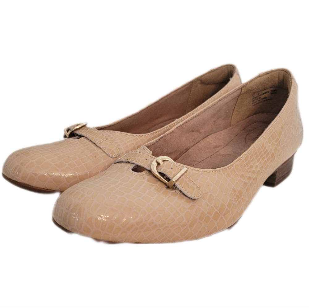 🔖👉Clarks Keesha Raine Dress Pump Loafer Nude Croc Patent Leather Sz 8